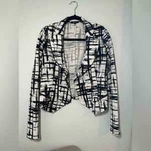Alt. B woman’s black and white size large blazer gently used